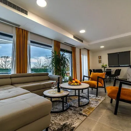 4 Bedroomlovely In Dom wakacyjny Poreč