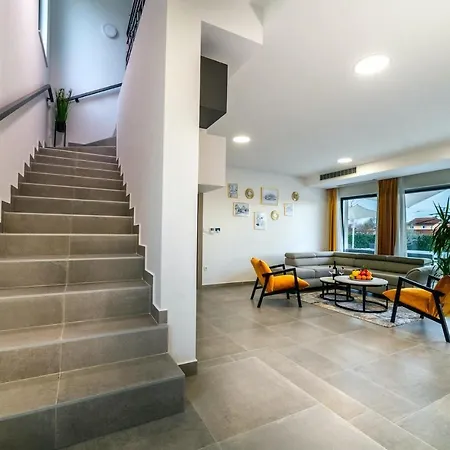 Dom wakacyjny 4 Bedroomlovely In *