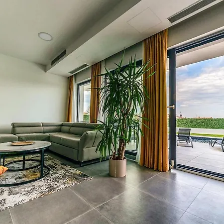 4 Bedroomlovely In Dom wakacyjny Poreč