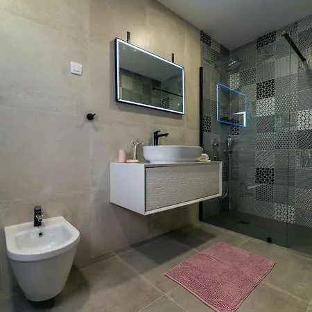 4 Bedroomlovely In