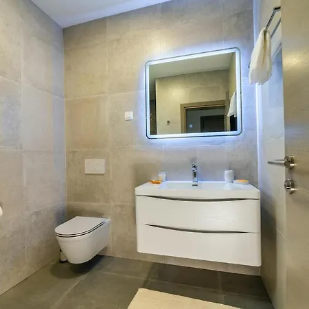 Dom wakacyjny 4 Bedroomlovely In *