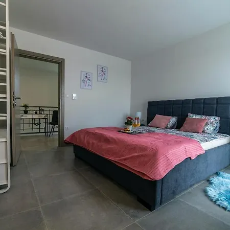 4 Bedroomlovely In Dom wakacyjny *