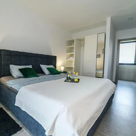 4 Bedroomlovely In Dom wakacyjny Poreč