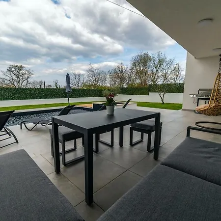 4 Bedroomlovely In