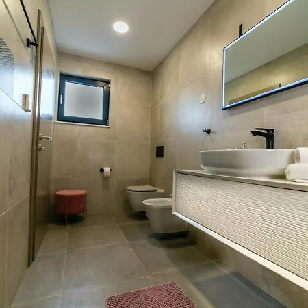 4 Bedroomlovely In Dom wakacyjny Poreč